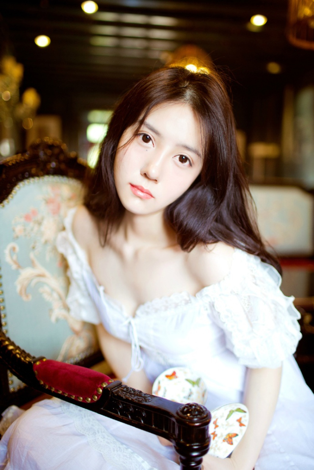 “告诉各营战士，莫要抵抗，不会有事的。”孟达淡然道。